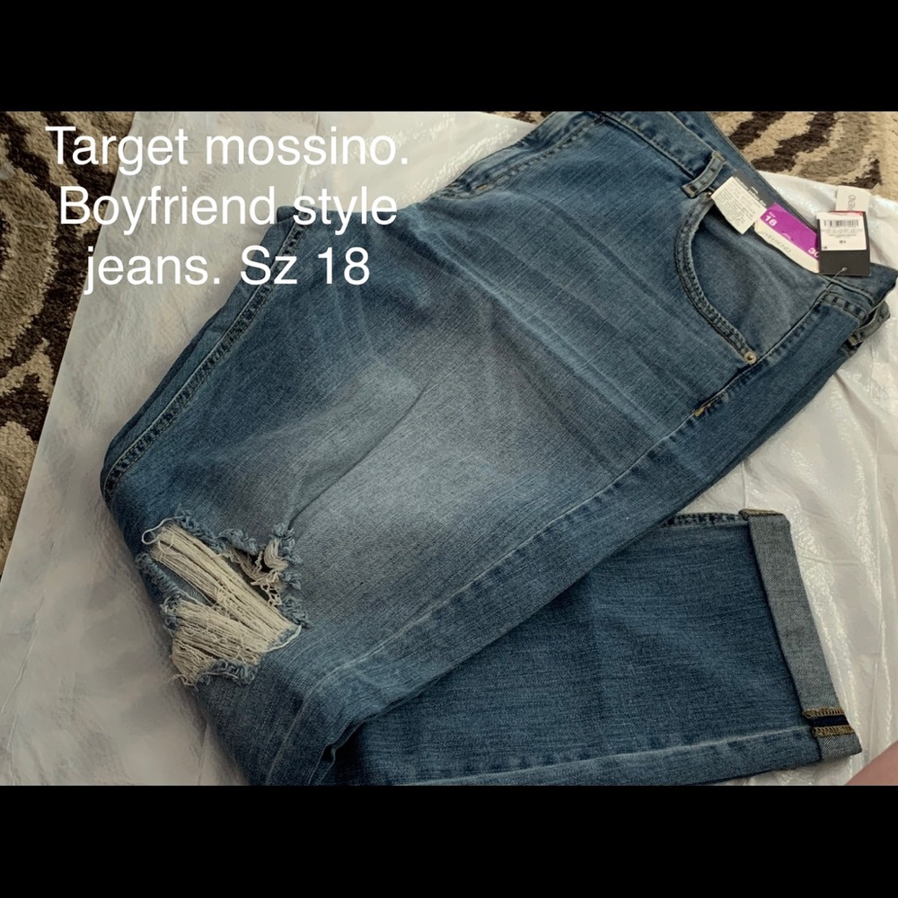 Boyfriend style. Cuffed ankle jeans